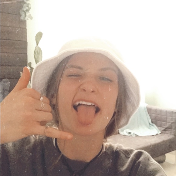 Meet your Posher, Ella - Picture 1 of 1